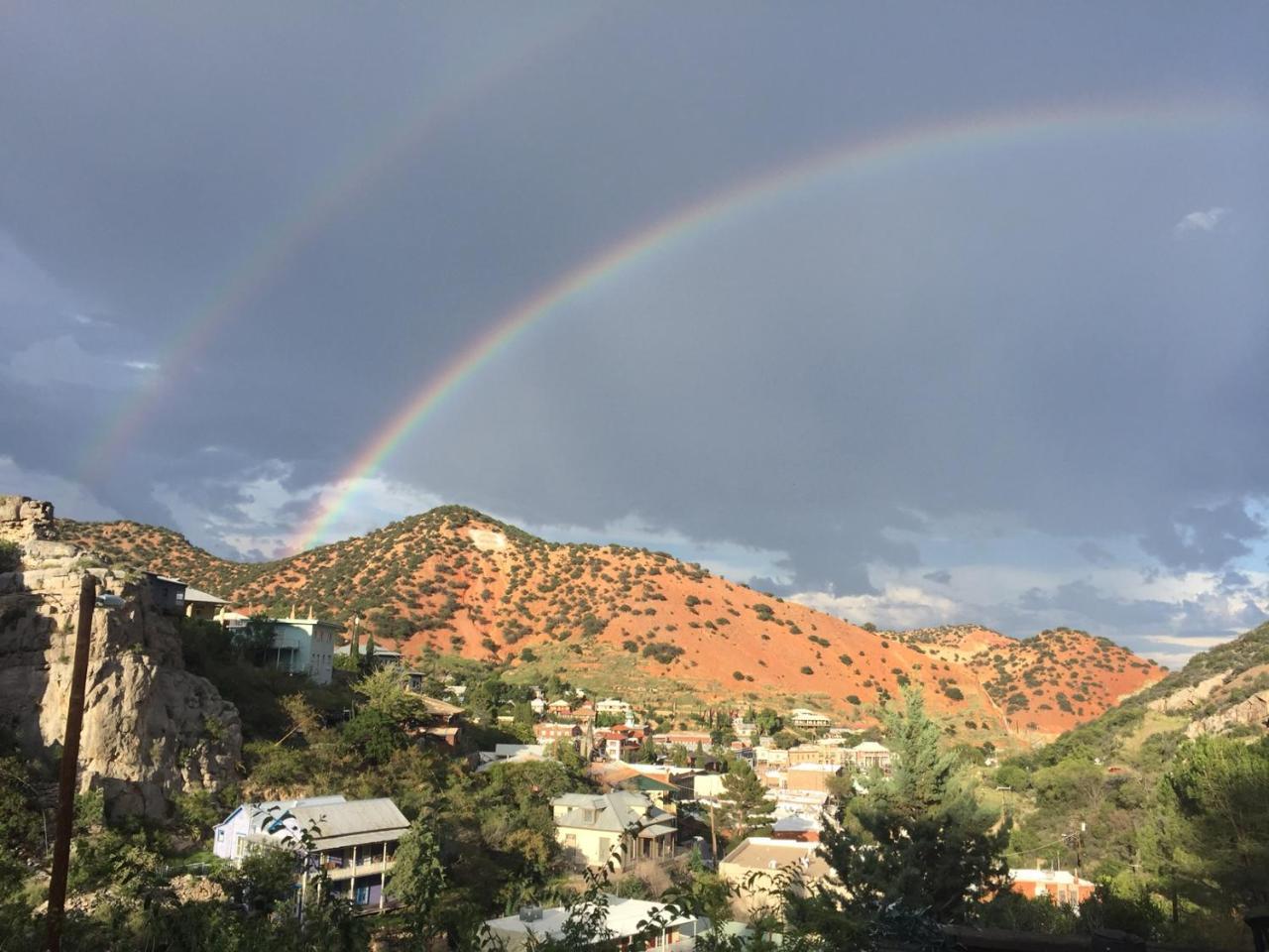 Bisbee Brownstone Suites Buitenkant foto