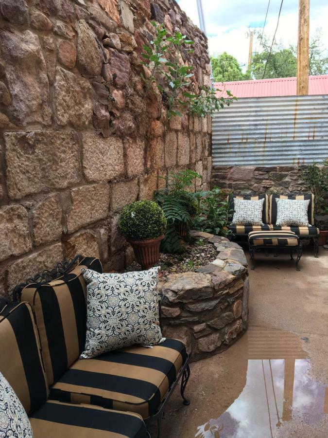 Bisbee Brownstone Suites Buitenkant foto