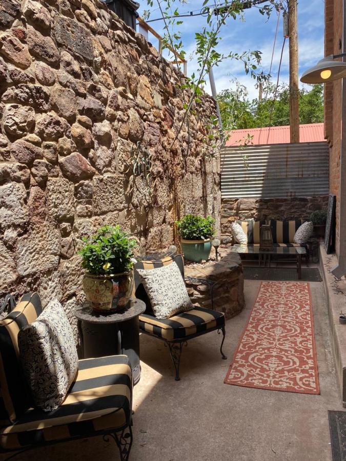 Bisbee Brownstone Suites Buitenkant foto